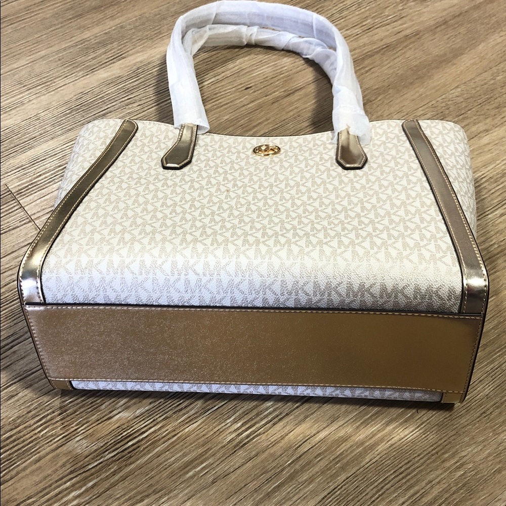 New Michael Kors Cream and Gold Large Tote Bag - Picture 3 of 14